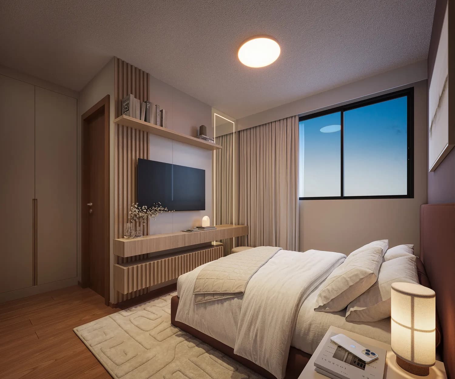 Dormitório decorado com cama de casal e painel de madeira